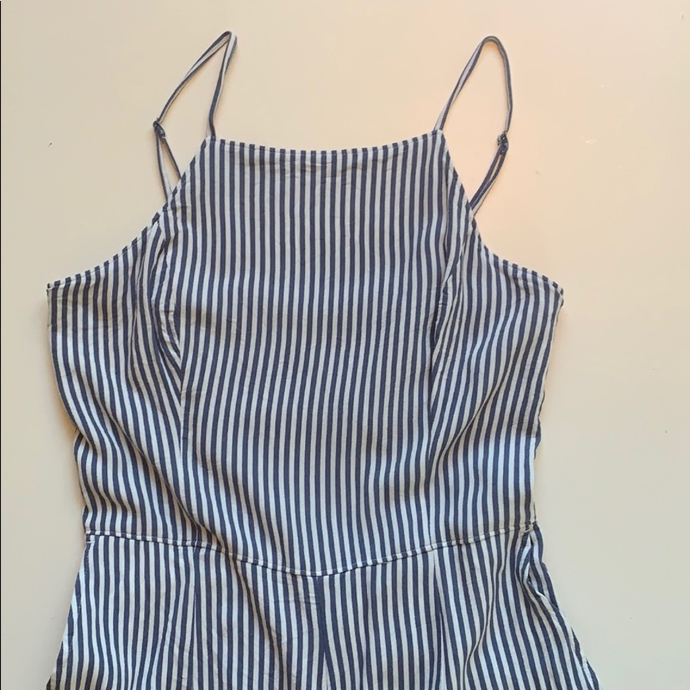 BLUE AND WHITE STRIPED ABERCROMBIE & FITCH ROMPER